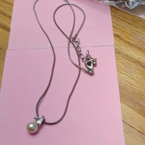 Elegant Silver Necklace with Pearl Pendant